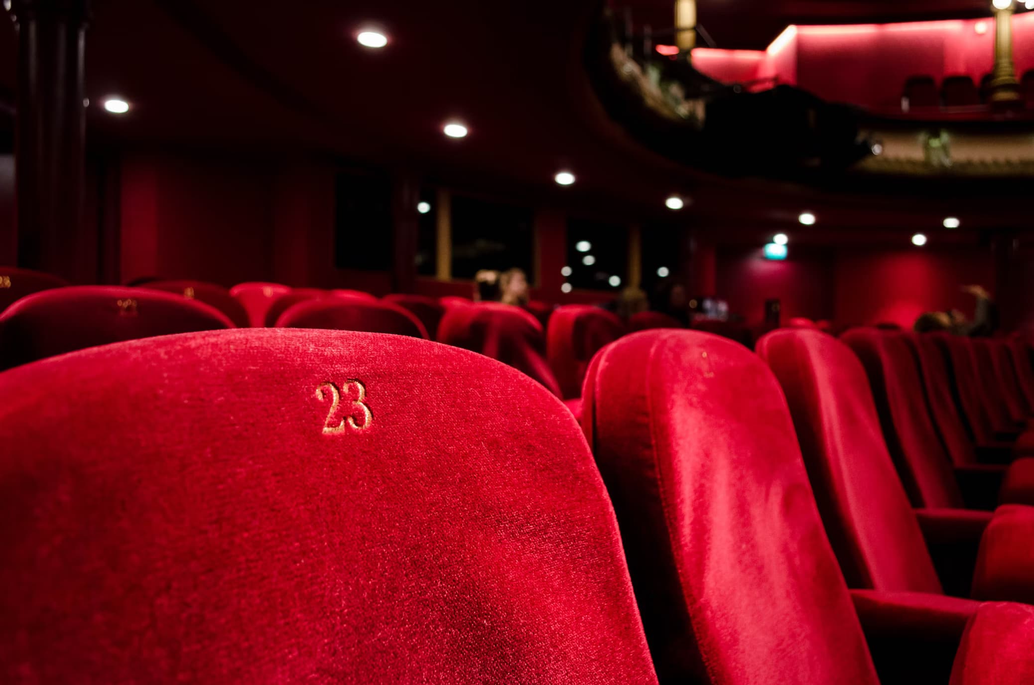 Cover 7 Teatre cu Tradiție din București